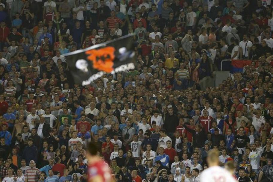 Tutto era nato da un drone con bandiera celebrativa albanese fatto volare sullo stadio di Belgrado. Ansa 